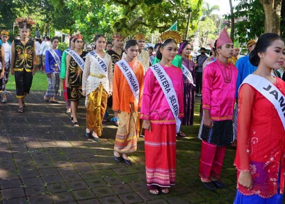 Nusabali.com - parade-pakaian-adat-34-provinsi-meriahkan-apel-sumpah-pemuda