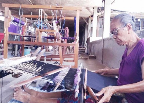 Nusabali.com - pasar-sudah-nyata-penenun-malah-langka