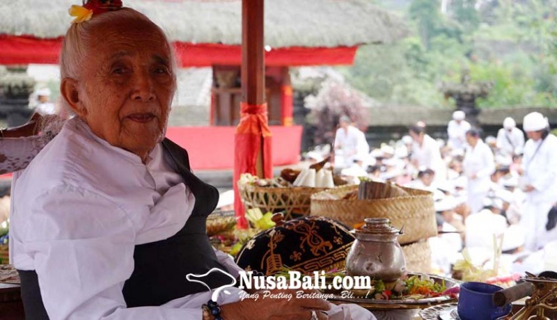 www.nusabali.com-ida-pedanda-gede-wayan-pasuruan-lebar-di-usia-89-tahun
