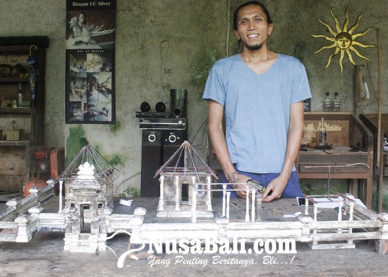 Nusabali.com - perajin-perak-pupuan-tuangkan-asta-kosala-kosali-lewat-miniatur-rumah-bali
