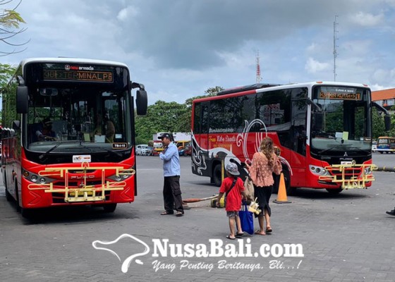 Nusabali.com - tap-in-e-money-bermasalah-penumpang-teman-bus-di-bali-bisa-bayar-pakai-qris