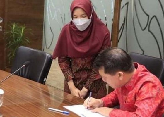 Nusabali.com - bupati-suwirta-tandatangani-restatement-pembiayaan-pen-2021