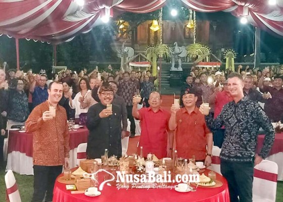 Nusabali.com - gubernur-koster-ajak-hotel-hidangkan-arak-bali