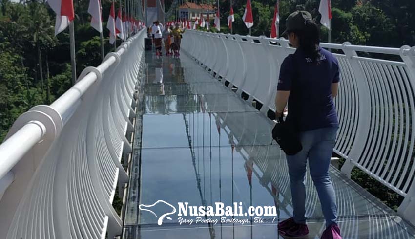 www.nusabali.com-wahana-wisata-jembatan-kaca-di-gianyar-resmi-dibuka