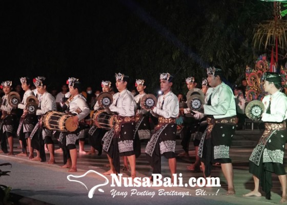 Nusabali.com - 11-sekaa-sebunan-kota-denpasar-ikuti-parade-baleganjur-ribuan-penonton-antusias-menyaksikan