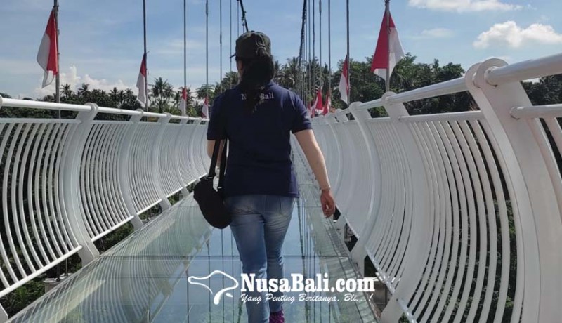 www.nusabali.com-wahana-wisata-jembatan-kaca-bali-glass-bridge-di-gianyar-resmi-dibuka