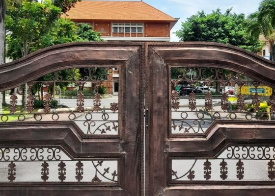 Nusabali.com - diskusi-g20-gagal-bem-unud-kecam-penutupan-pintu-gerbang-oleh-pihak-kampus