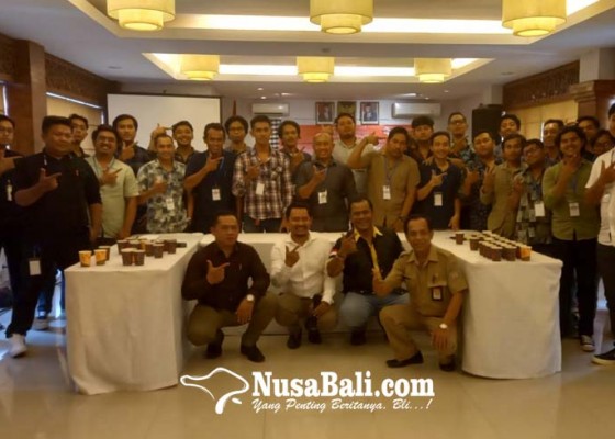 Nusabali.com - dapat-mesin-kopi-puluhan-milenial-ikuti-pelatihan-barista