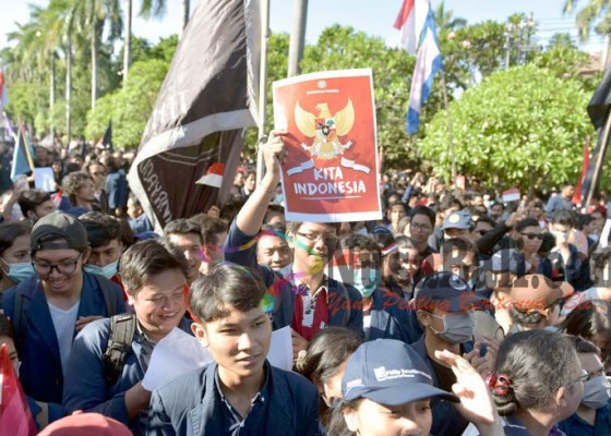 Nusabali.com - ribuan-mahasiswa-unud-turun-ke-jalan