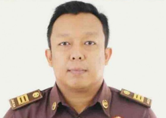Nusabali.com - korupsi-rp-19m-mantan-ketua-lpd-ambengan-disidang