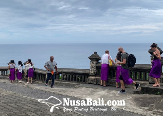 Nusabali.com - kunjungan-ke-objek-wisata-kawasan-luar-pura-uluwatu-mencapai-4000-wisatawan-per-hari