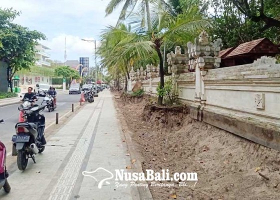 Nusabali.com - trotoar-di-jalan-pantai-kuta-diperlebar