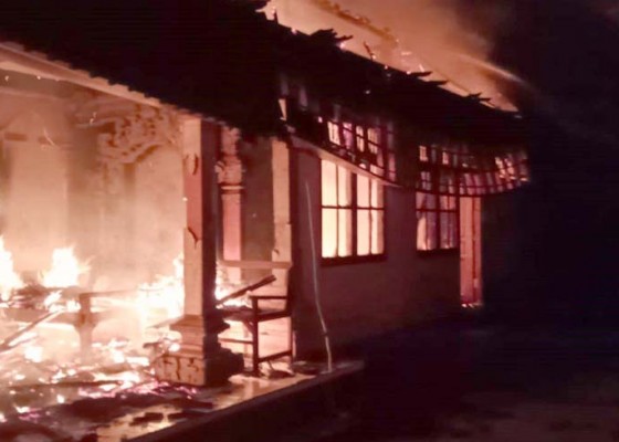 Nusabali.com - gara-gara-obat-nyamuk-rumah-warga-terbakar