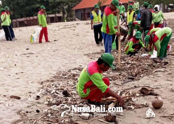 Nusabali.com - pantai-jerman-dan-jimbaran-diterjang-sampah-kiriman
