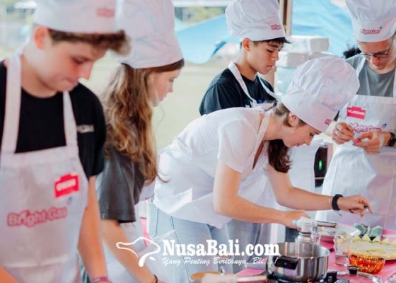 Nusabali.com - pelajar-ekspatriat-bikin-jaja-bali