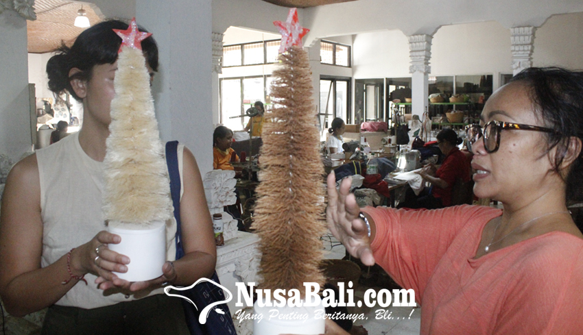 www.nusabali.com-ide-pohon-natal-sabut-kelapa-ramah-lingkungan-dari-batuan
