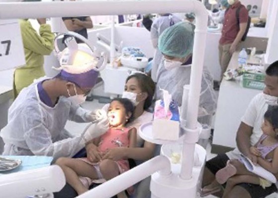 Nusabali.com - siswa-sd-antusias-ikuti-pemeriksaan-gigi-gratis-di-rs-unud