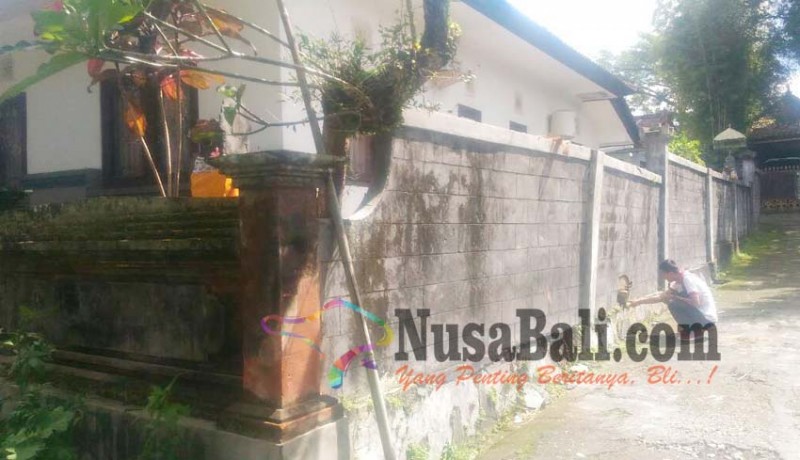 www.nusabali.com-nyaris-roboh-tembok-rumh-dinas-sekda-bangli