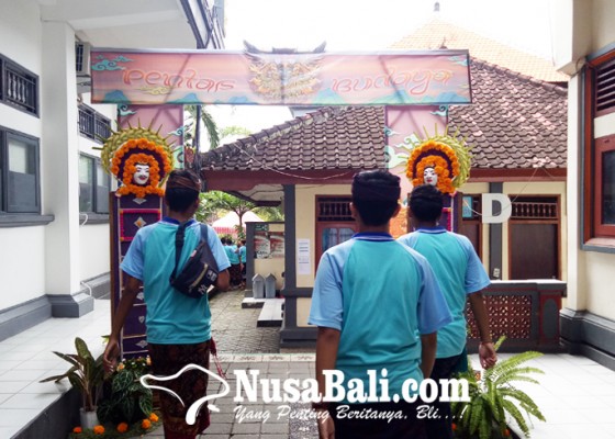 Nusabali.com - sma-negeri-1-kuta-utara-jaring-bibit-seniman-lewat-pentas-budaya