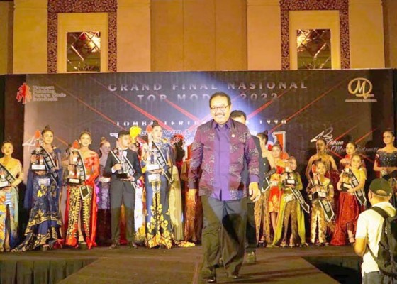 Nusabali.com - wagub-cok-ace-apresiasi-grand-final-top-model-indonesia-2022