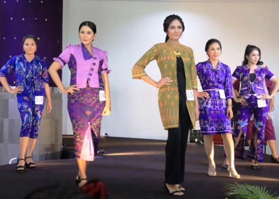 Nusabali.com - dekranasda-jembrana-gelar-fashion-show-endek