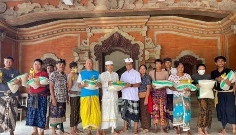 www.nusabali.com-desa-adat-guwang-bagikan-14-ton-beras