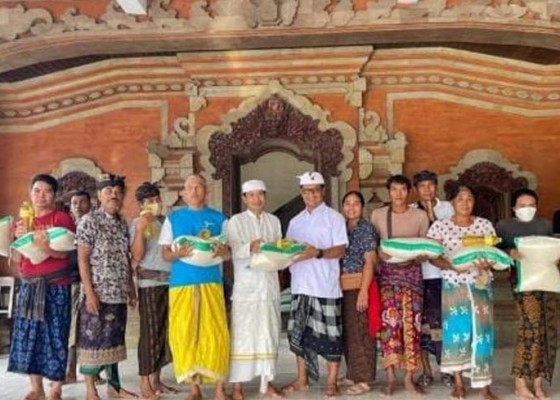 Nusabali.com - desa-adat-guwang-bagikan-14-ton-beras