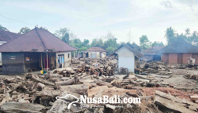 www.nusabali.com-korban-banjir-bandang-akan-dibantu-uang-pembersihan-rumah-rp-1-juta-per-kk
