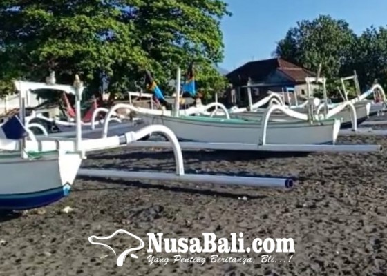 Nusabali.com - hasil-tangkapan-sepi-nelayan-parkirkan-jukung
