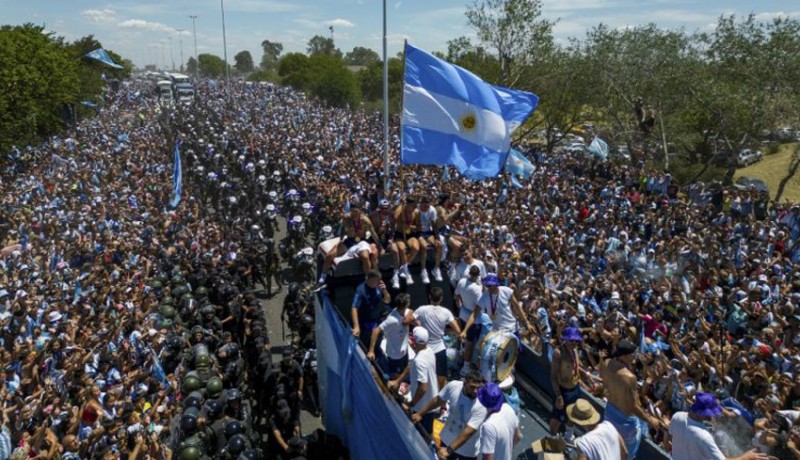 www.nusabali.com-rakyat-argentina-nikmati-kejayaan