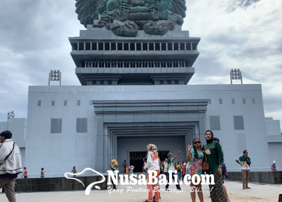 Nusabali.com - imbas-ktt-g20-wisatawan-ke-gwk-melonjak-drastis