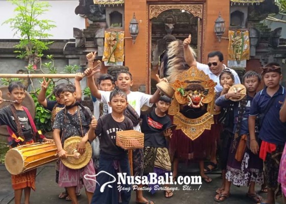 Nusabali.com - anak-anak-ngelawang-barong-saat-umanis-galungan