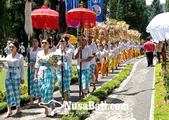 Nusabali.com - jadi-daya-tarik-baru-wisatawan-parade-gebogan-saat-pujawali-pura-ulun-danu-beratan-akan-digelar-secara-berkala