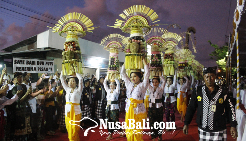 www.nusabali.com-104-gebogan-dari-52-banjar-parade-ngerobok-di-desa-adat-kerobokan