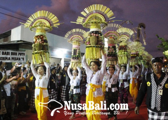 Nusabali.com - 104-gebogan-dari-52-banjar-parade-ngerobok-di-desa-adat-kerobokan
