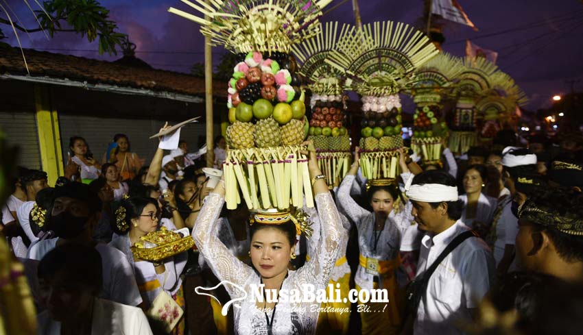 www.nusabali.com-parade-gebogan-meriahkan-festival-ngerobok-2023