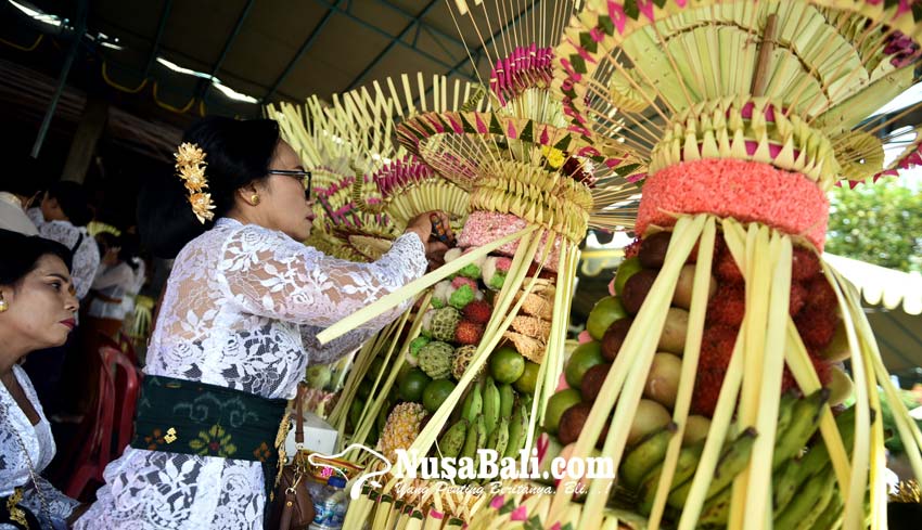www.nusabali.com-parade-gebogan-meriahkan-festival-ngerobok-2023