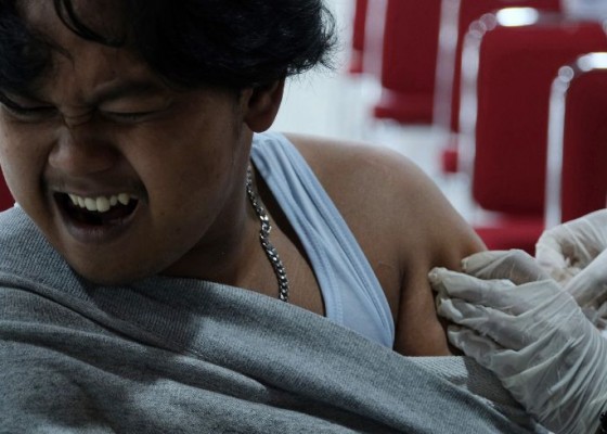 Nusabali.com - 37000-vaksin-akan-kedaluwarsa-dinkes-bali-ajak-masyarakat-segera-vaksin