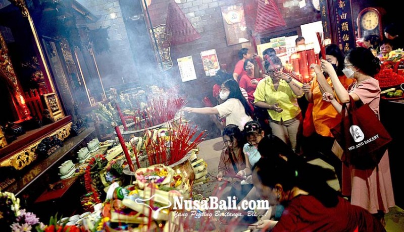 www.nusabali.com-perayaan-imlek-di-vihara-dharmayana-kuta-dihadiri-3000-umat