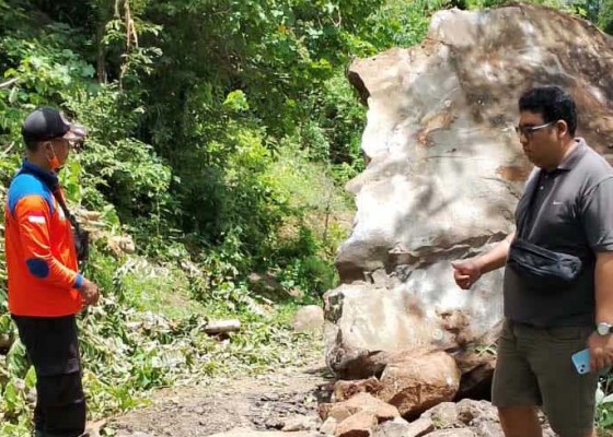 Nusabali.com - evakuasi-batu-besar-di-bunutan-bpbd-terkendala-krisis-biaya