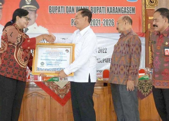 Nusabali.com - bupati-gede-dana-terima-penghargaan-dari-ombudsman