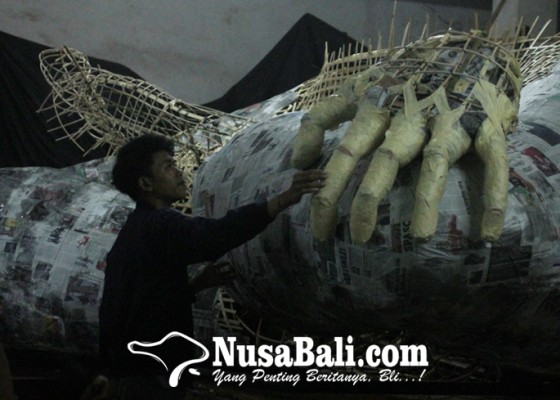 Nusabali.com - big-size-banjar-titih-denpasar-kembali-garap-ogoh-ogoh-jumbo-ada-5-kepala-gambarkan-karakter-manusia