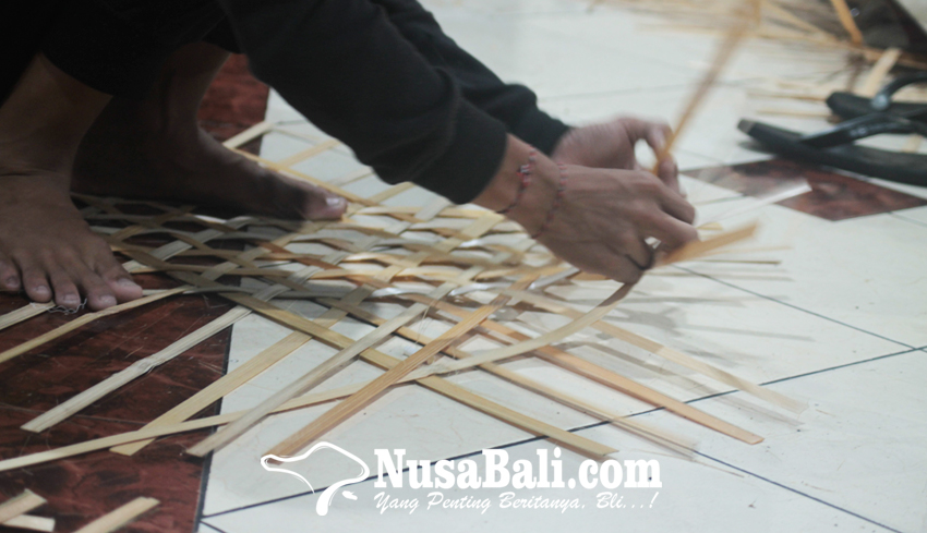 www.nusabali.com-full-kayu-banjar-batanbuah-abiansemal-bikin-ogoh-ogoh-bayi-jumbo-jabang-tetuka