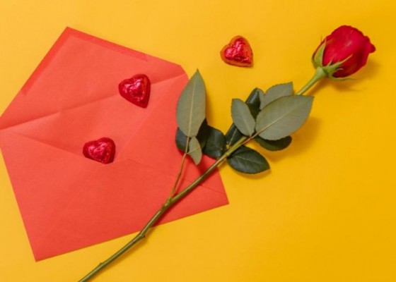 Nusabali.com - 5-quotes-ucapan-romantis-happy-valentines-day-2023-untuk-wanita-tersayang-dalam-bahasa-inggris-dan-terjemahannya