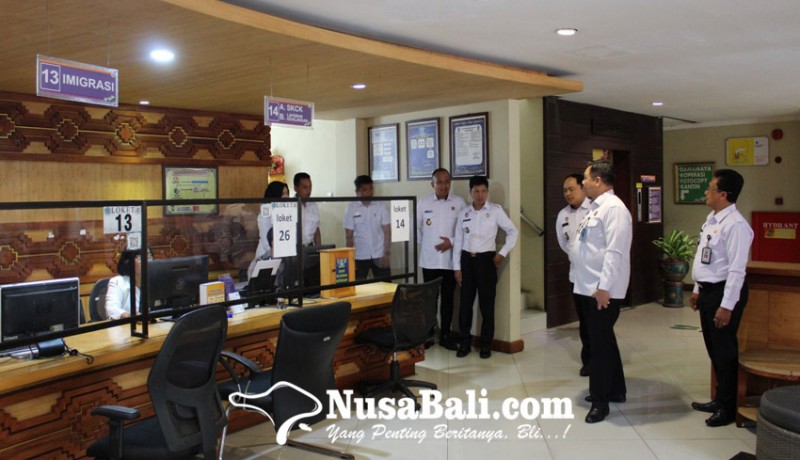 www.nusabali.com-pastikan-layanan-paspor-berjalan-baik-kadiv-keimigrasian-pantau-mpp-denpasar-dan-badung