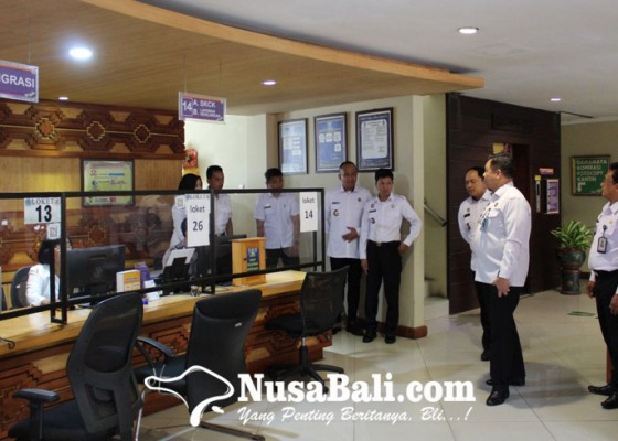 Nusabali.com - pastikan-layanan-paspor-berjalan-baik-kadiv-keimigrasian-pantau-mpp-denpasar-dan-badung