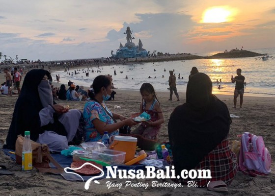 Nusabali.com - libur-akhir-pekan-wisatawan-serbu-pantai-jerman