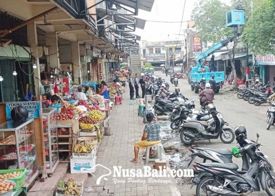 Nusabali.com - pedagang-bermobil-pasar-anyar-relokasi-ke-pasar-banyuasri