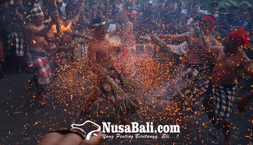 www.nusabali.com-tradisi-siat-api-di-desa-adat-duda-dipercaya-sebagai-upacara-pembersihan-sekala-dan-niskala