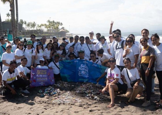 Nusabali.com - atlas-beach-fest-dan-avani-bersih-bersih-pantai-berawa